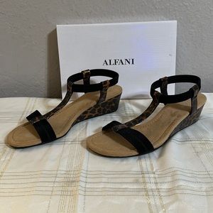 ALFANI VOYAGE sandals size 8